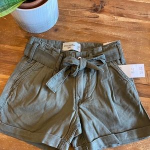 Abercrombie kids paper bag waist shorts 🪴
